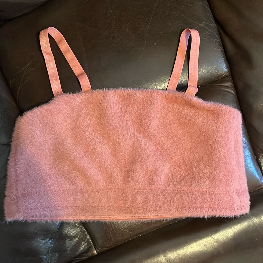 Fuzzy gym shark Whitney Simmons bra